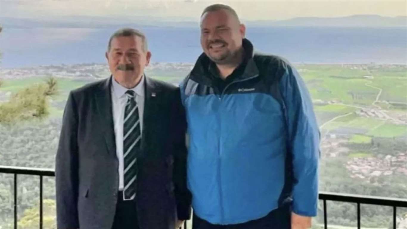       Fevzi Topuz'un oğlu, paylaşımından dolayı özdür diledi haberi